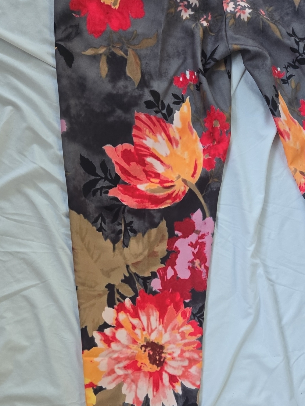 Men's Pants Grey With Multi Color Flowers On Front/Back Beautiful Rich Colors - Picture 11 of 15